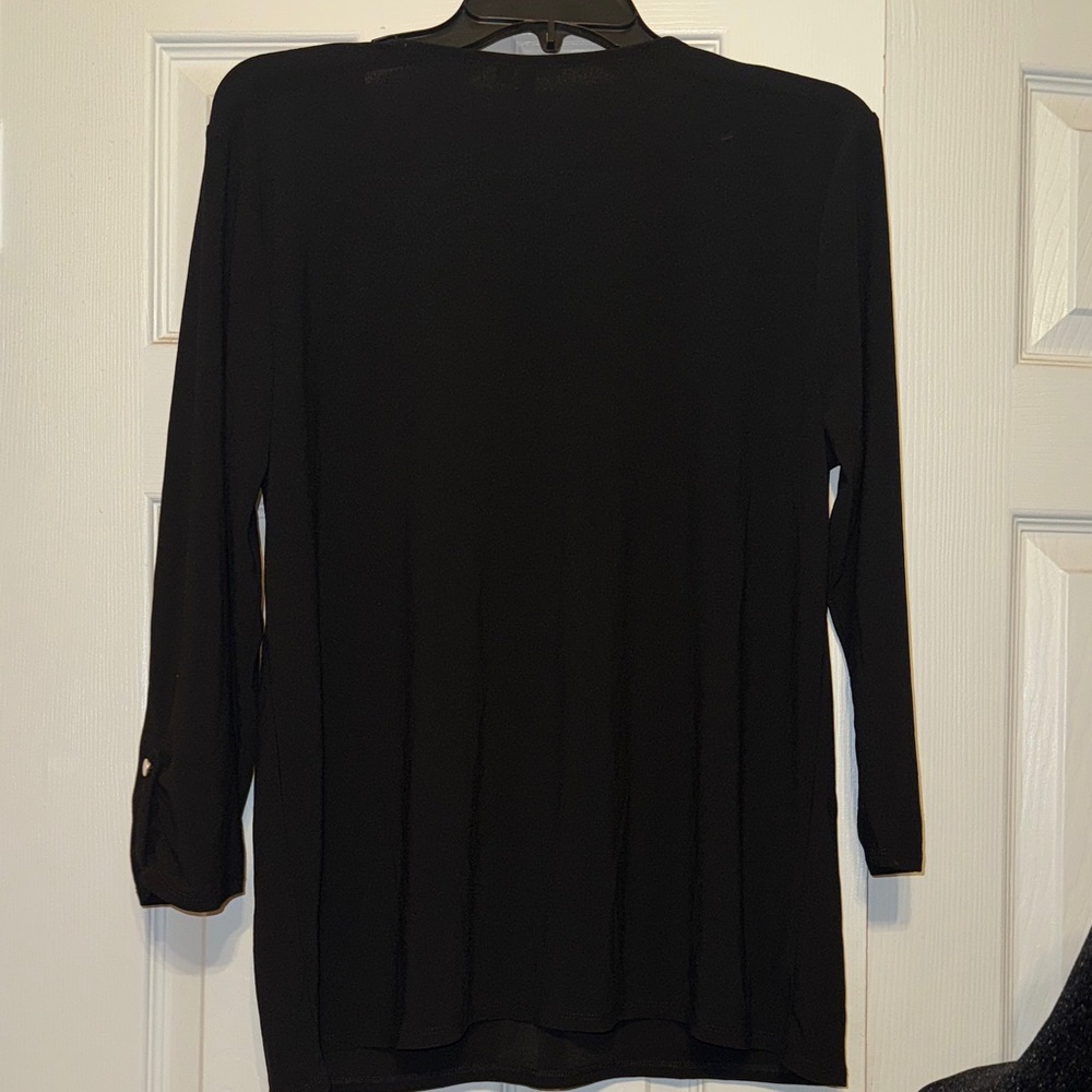 Chic Black Zippered Blouse - Picture 7 of 7